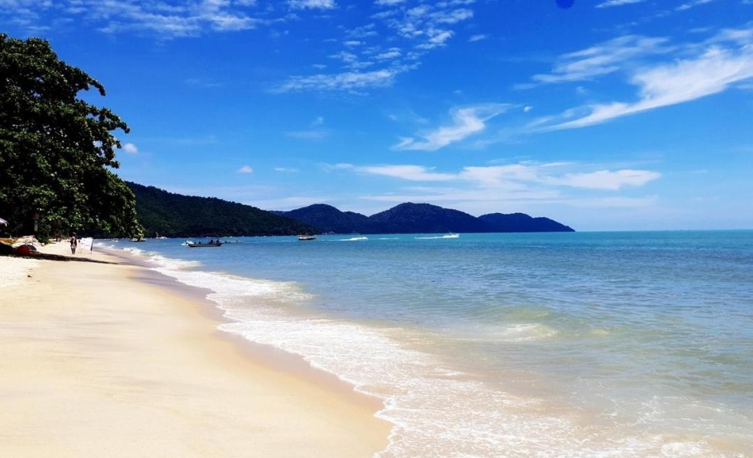 Batu Ferringhi Luxury Seaview Suite - 3Br Bagian luar foto